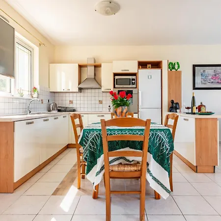 Wonderful In Chania With Private Pool, Panoramic Sea Views & Spacious Interiors Ájosz Onúfriosz