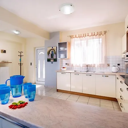 Villa Wonderful In Chania With Private Pool, Panoramic Sea Views & Spacious Interiors *